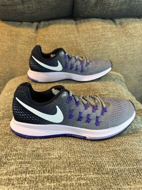 Nike Woman’s Air Zoom Pegasus 33 Stealth/Wolf Gray/Purple 831856-003 Size 8.5
